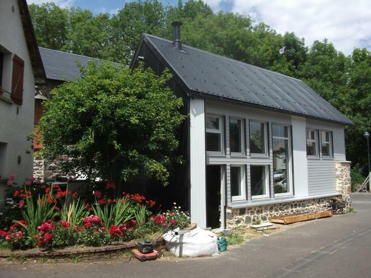 Gîte très lumineux Vernines Esterno foto